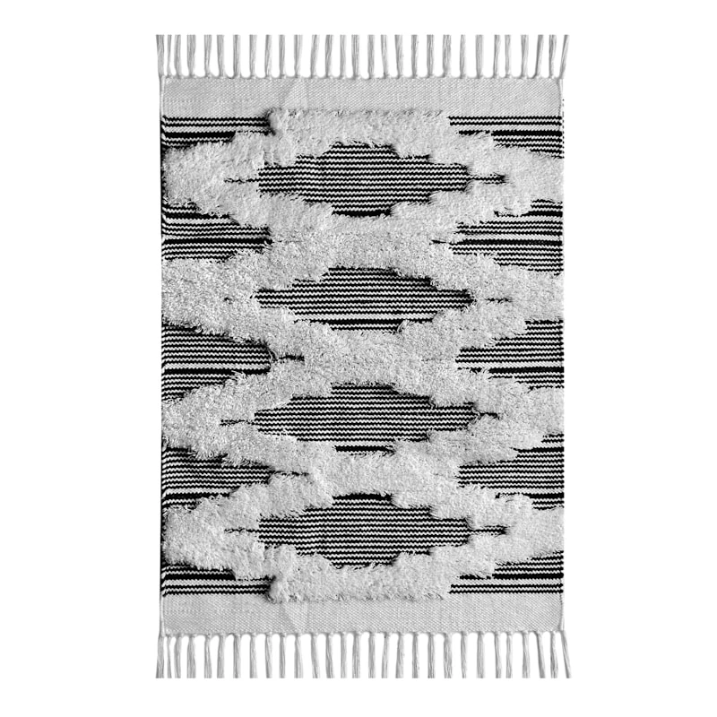 Black & Ivory Woven Diamond Tufted Accent Rug, 27x45